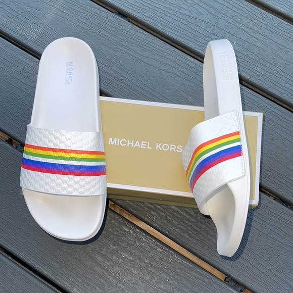 Michael Kors Gilmore Slide - Picture 2 of 2